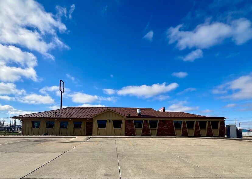 408 E Center Rd, Kokomo, IN à vendre - Photo du bâtiment - Image 2 de 8