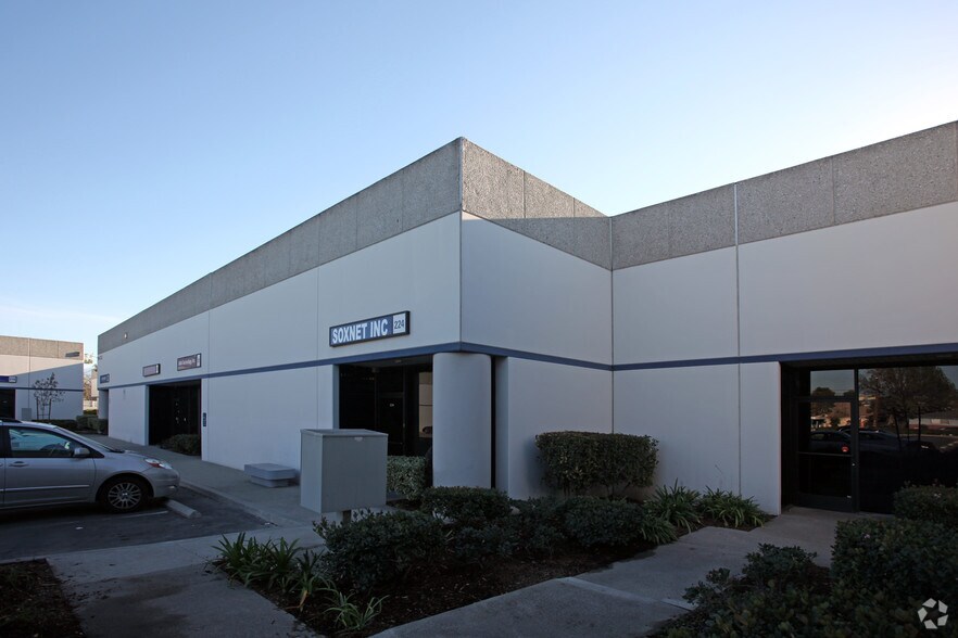 214-228 S 5th Ave, City of Industry, CA à louer - Photo du bâtiment - Image 3 de 9