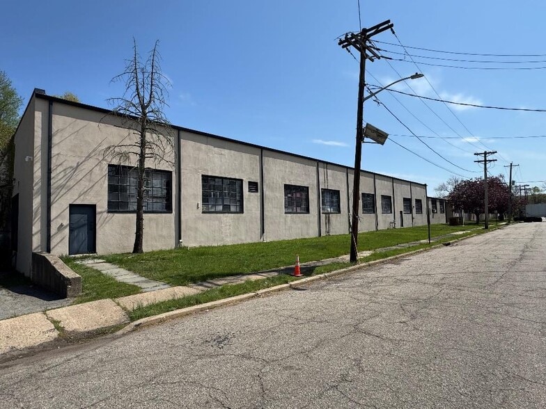 282 Grove Ave, Cedar Grove, NJ for lease - Building Photo - Image 3 of 5