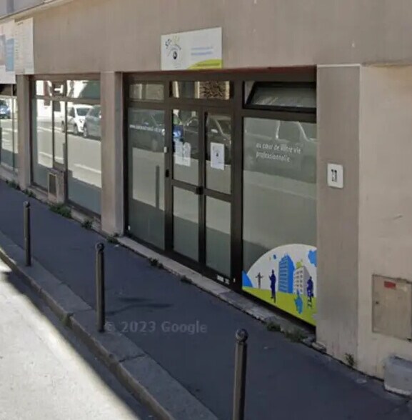 Retail in Paris for lease - Building Photo - Image 1 of 9