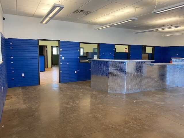 3183 Highway 22 N, Dickinson, ND à vendre - Photo intérieure - Image 2 de 17