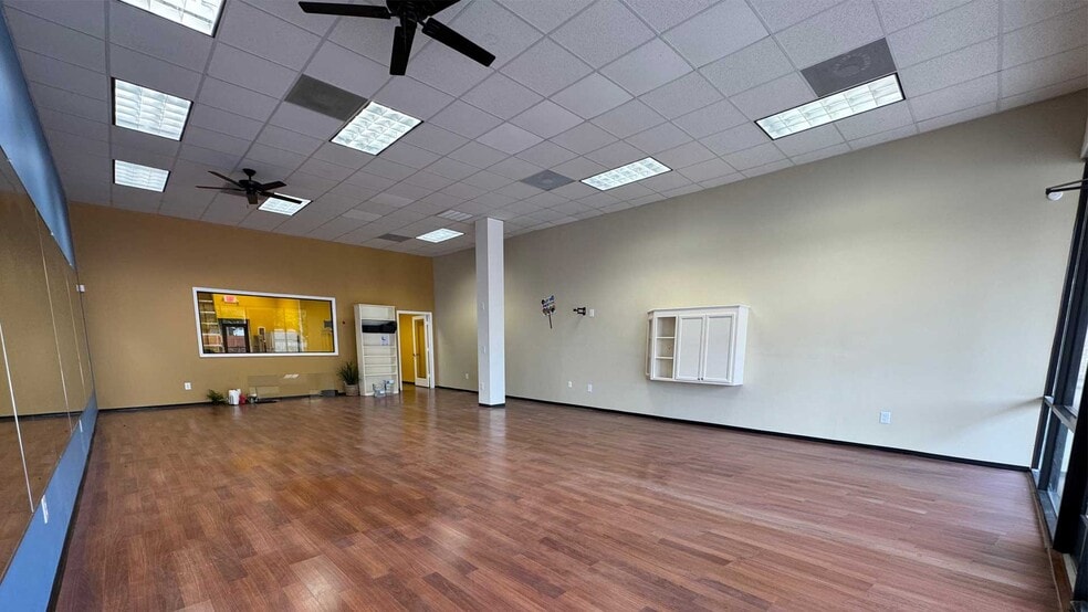 12916 Malcomson Rd, Houston, TX for lease - Building Photo - Image 3 of 15