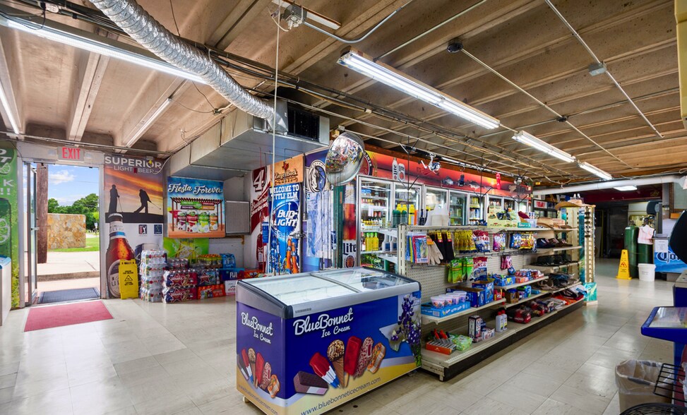 1104 W Eldorado Pky, Little Elm, TX à vendre - Photo intérieure - Image 3 de 9