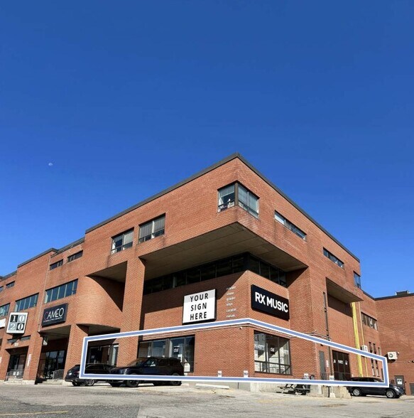 1020 Lawrence Ave W, Toronto, ON à louer - Photo du bâtiment - Image 2 de 10