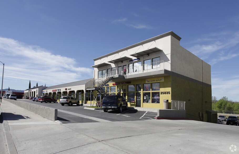 25805-25865 San Fernando Rd, Santa Clarita, CA à louer - Photo du bâtiment - Image 1 de 6