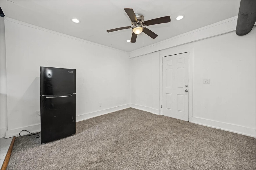 Dunedin Campus portefeuille de 2 propriétés à vendre sur LoopNet.ca - Photo du bâtiment - Image 3 de 10