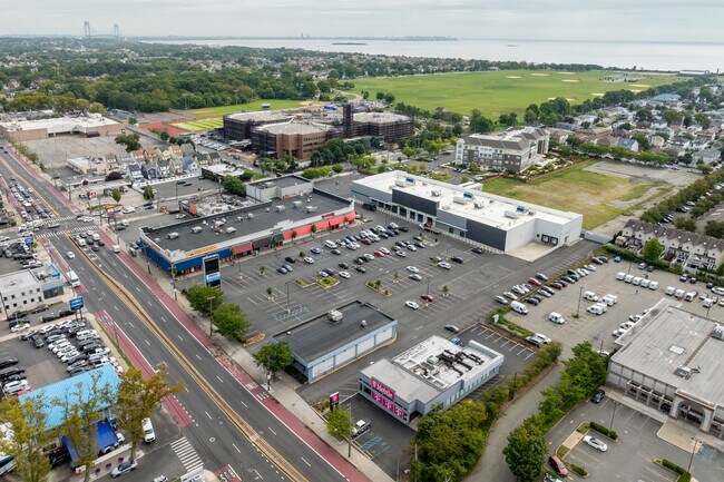 Plus de détails pour 2530 Hylan Blvd, Staten Island, NY - Commerce de détail à louer