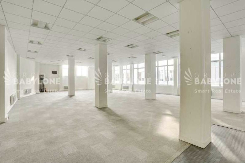 Office in Vincennes for lease Interior Photo- Image 1 of 2