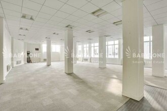 Office in Vincennes for lease Interior Photo- Image 1 of 2