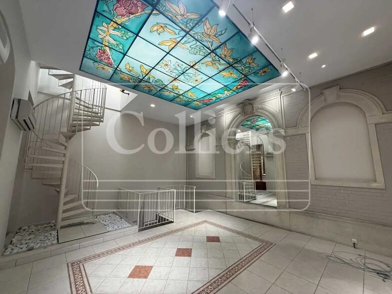 Office in Marseille for lease - Interior Photo - Image 3 of 3