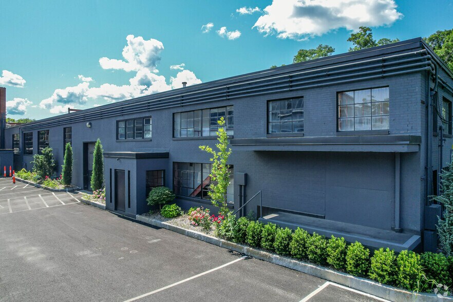 19 Mendon Street, Uxbridge, MA à vendre - Photo principale - Image 1 de 15