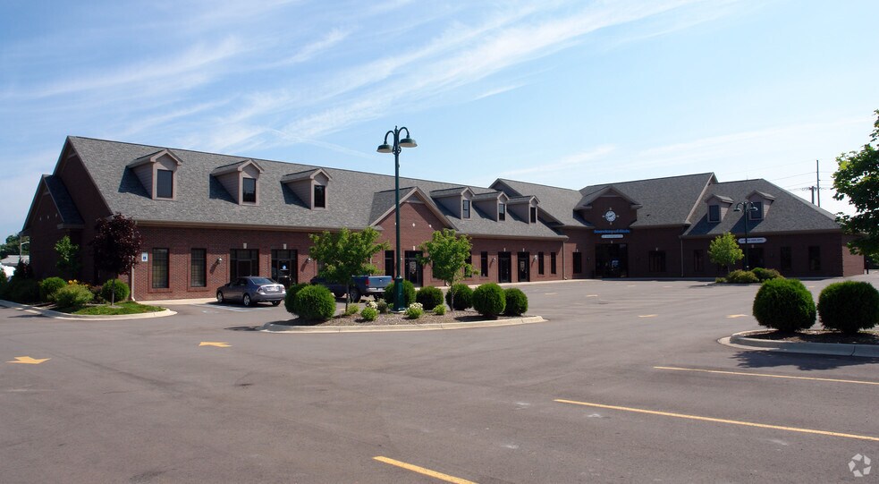 672 N Milford Rd, Highland Township, MI à louer - Photo du bâtiment - Image 3 de 5