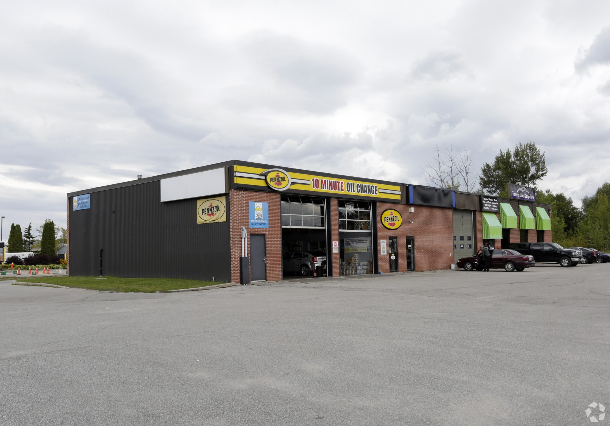 324 Memorial Ave, Orillia, ON for lease Primary Photo- Image 1 of 3