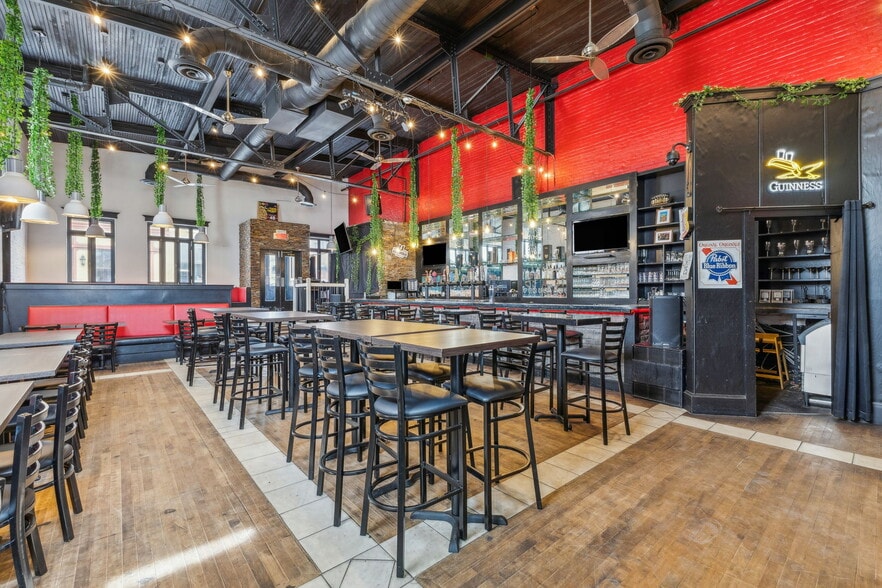 70 Prom Du Portage, Gatineau, QC for sale - Building Photo - Image 2 of 16