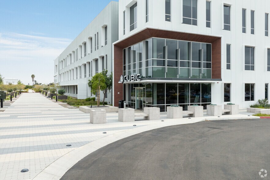 Bureau dans San Diego, CA à louer - Photo du bâtiment - Image 2 de 12