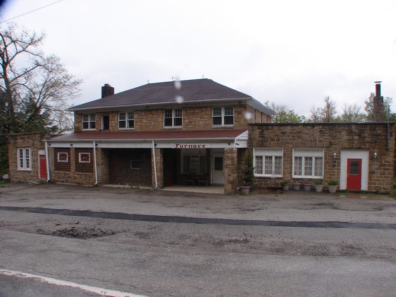 1129 Lincoln Hwy, Laughlintown, PA for sale - Primary Photo - Image 1 of 12