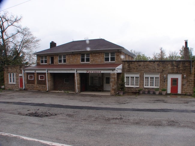 More details for 1129 Lincoln Hwy, Laughlintown, PA - Retail for Sale