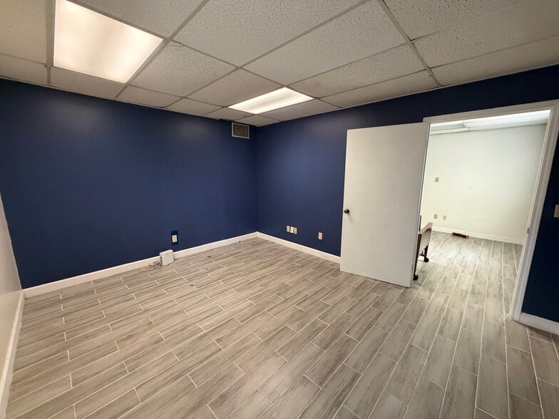 550 Balmoral Cir N, Jacksonville, FL à louer - Photo du bâtiment - Image 3 de 11