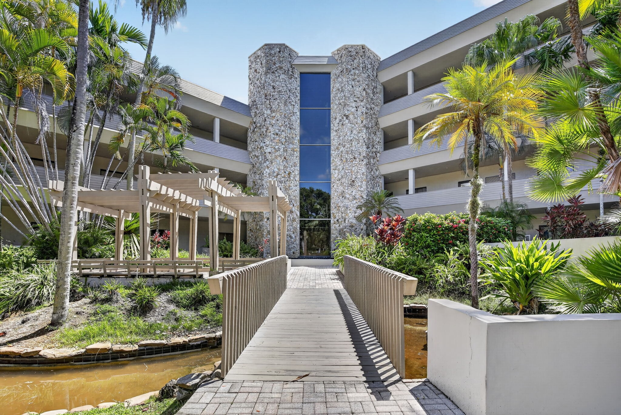 2699 Stirling Rd, Fort Lauderdale, FL for lease Building Photo- Image 1 of 34