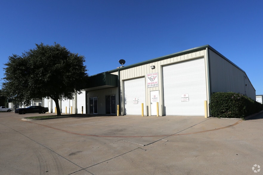 1121 Sturgeon Ct, Arlington, TX for lease - Primary Photo - Image 2 of 25