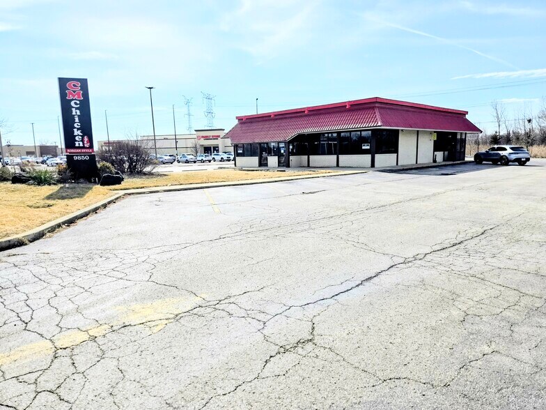 9850 Milwaukee Ave, Glenview, IL à vendre - Photo du bâtiment - Image 2 de 38