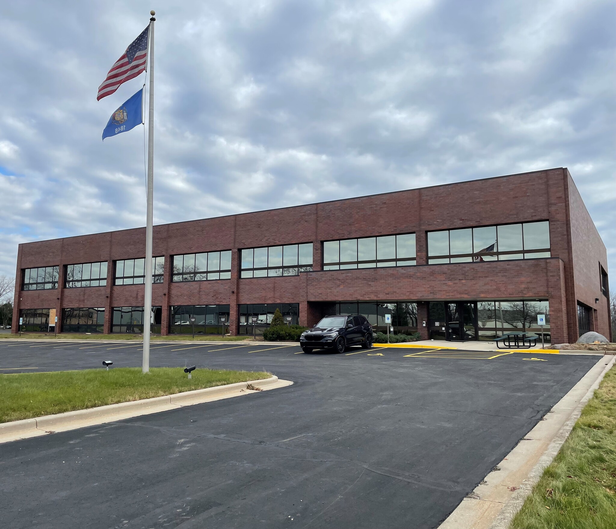 W57N14280 Doerr Way, Cedarburg, WI for lease Building Photo- Image 1 of 10