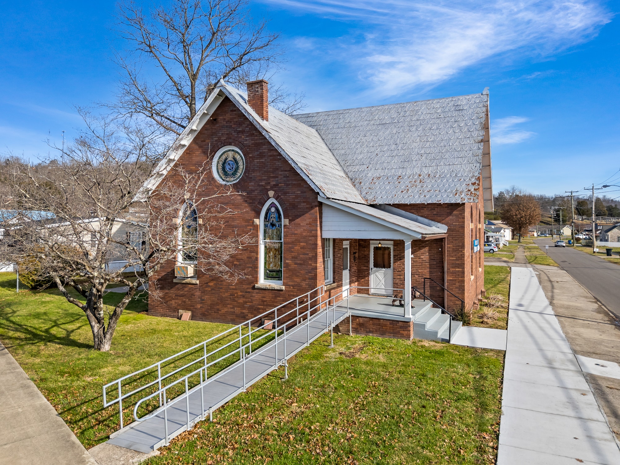 729 Mason St, Milton, WV for sale Primary Photo- Image 1 of 30