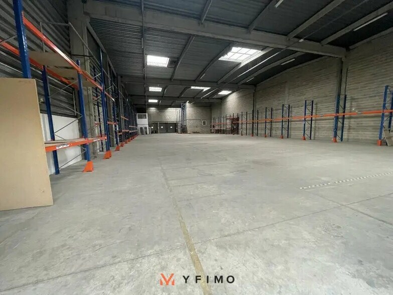 Flex dans Épône à louer - Photo du bâtiment - Image 2 de 6