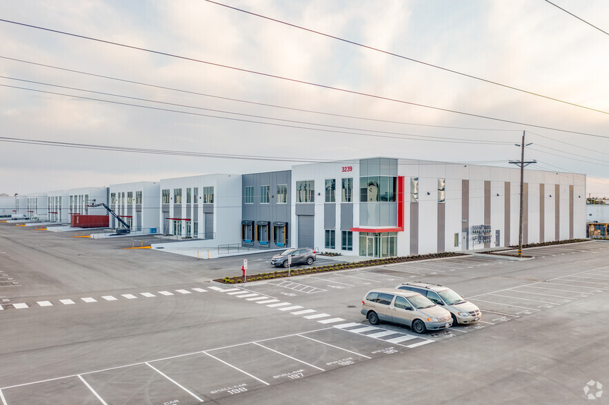 3239 No. 6 Rd, Richmond, BC for lease - Primary Photo - Image 1 of 7