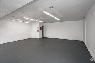 2329-2335 W Sequoia Ave, Anaheim, CA à louer Photo intérieure- Image 2 de 3