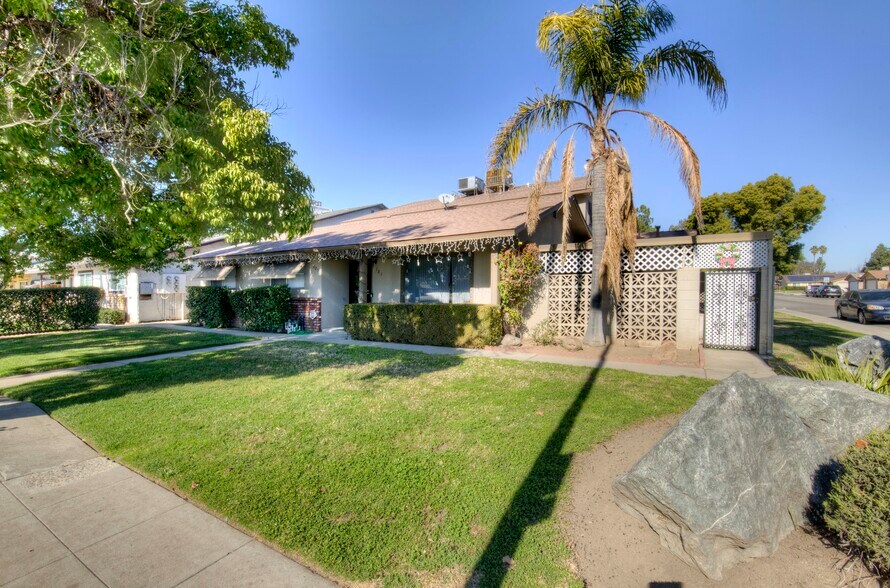 605 W Ashlan Ave, Clovis, CA à vendre - Photo du bâtiment - Image 3 de 6