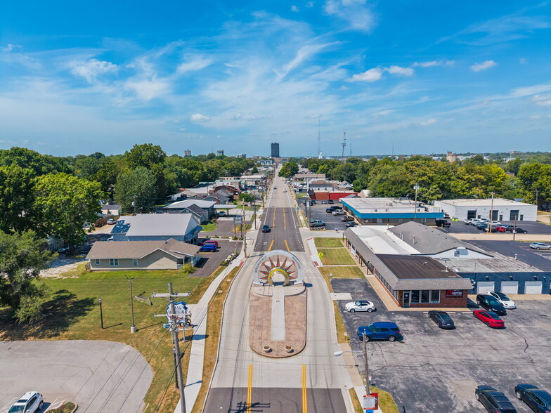 311 N Waverly Ave, Springfield, MO for lease - Building Photo - Image 2 of 63