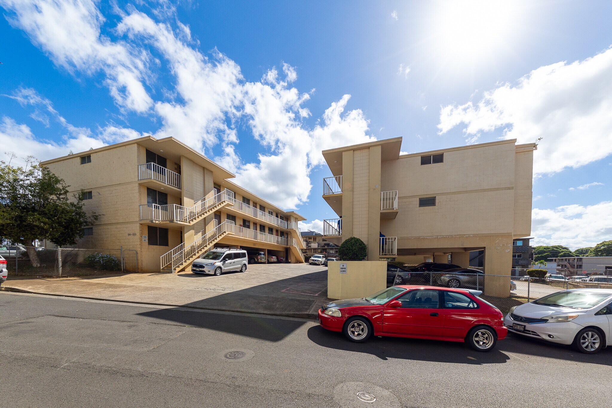 94-123 Pupunohe St, Waipahu, HI à vendre Photo du bâtiment- Image 1 de 1