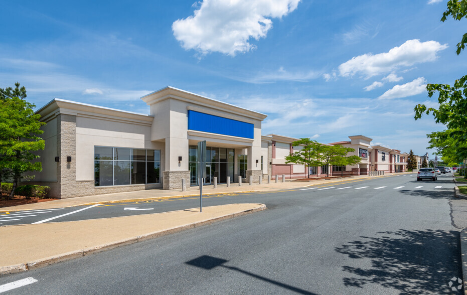 50 Independence Way, Danvers, MA à vendre - Photo du bâtiment - Image 1 de 1