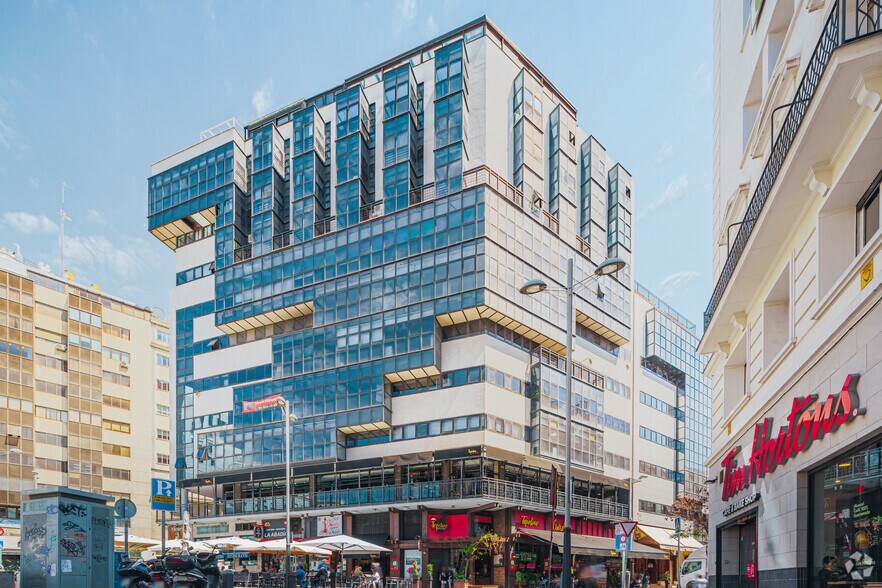 Calle de Jacometrezo, 15, Madrid, Madrid à louer - Photo du bâtiment - Image 2 de 6