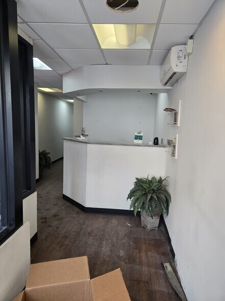 700 Grand St, Brooklyn, NY à louer - Photo du bâtiment - Image 3 de 10