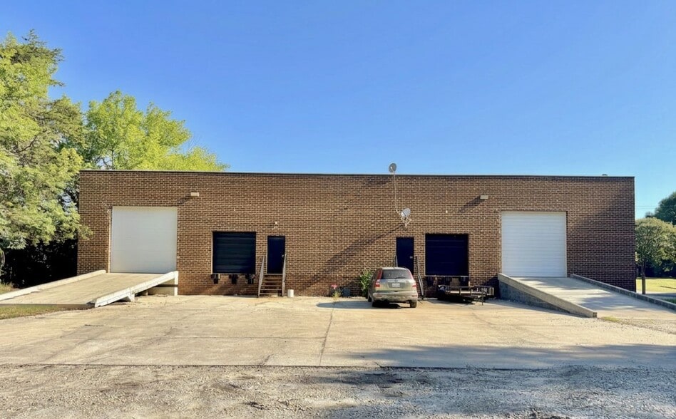 7209 Cessna Dr, Greensboro, NC for sale - Building Photo - Image 2 of 4