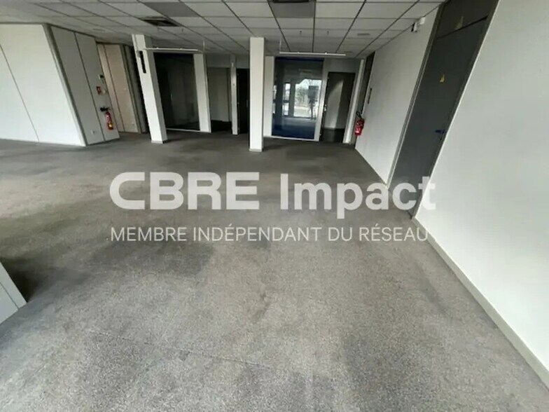 39 Avenue Du Drapeau, Dijon for lease - Interior Photo - Image 2 of 5