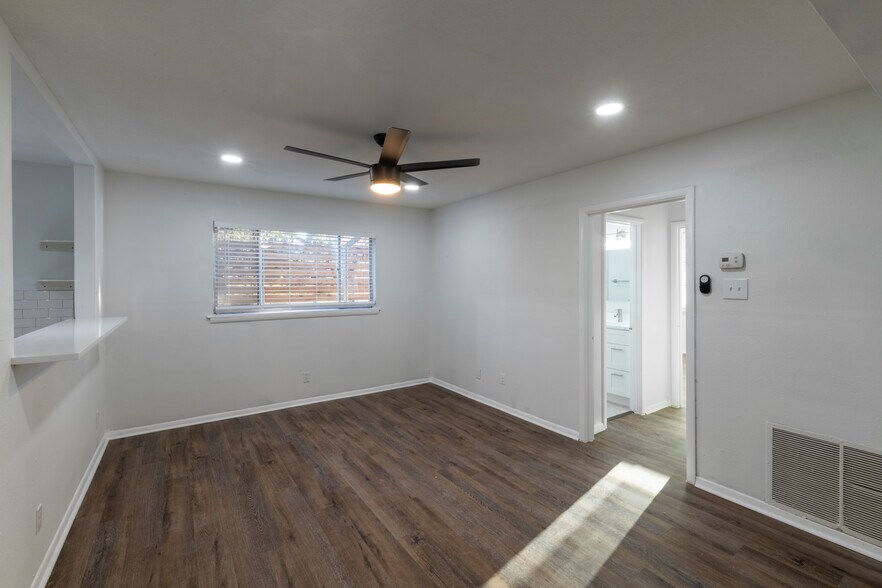 5921 Gaston Ave, Dallas, TX à vendre - Photo du bâtiment - Image 3 de 15