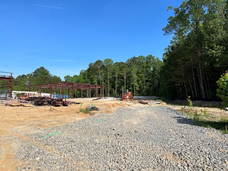 7641 Sandlapper Pky, North Charleston, SC for sale - Primary Photo - Image 1 of 12