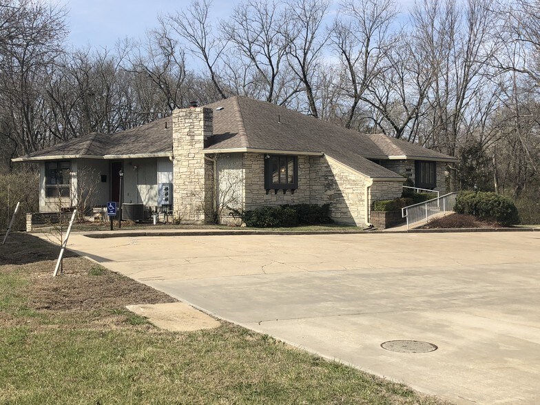 3600 SW Burlingame Rd, Topeka, KS à louer - Photo principale - Image 1 de 9