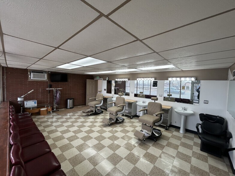 2052 Broadway, Gary, IN à louer - Photo du bâtiment - Image 2 de 6