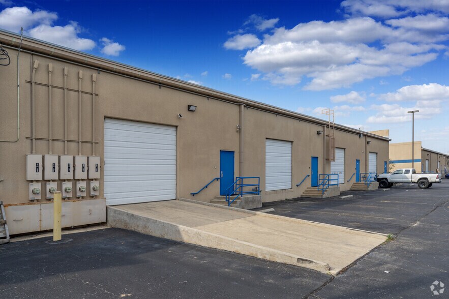 4730 Shavano Oak, San Antonio, TX à louer - Photo du bâtiment - Image 3 de 4