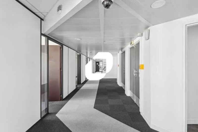 33-37 Boulevard Vauban, Guyancourt à louer - Photo du bâtiment - Image 2 de 15