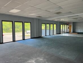 2350-2362 Peters Creek Rd, Roanoke, VA for lease Interior Photo- Image 1 of 2