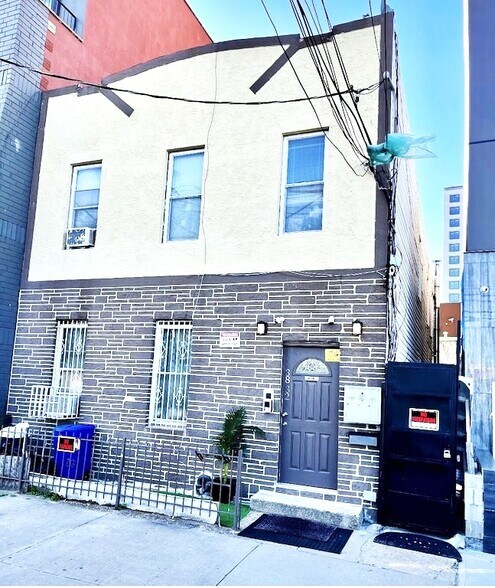 3832 11th St, Long Island City, NY à vendre - Photo du bâtiment - Image 2 de 5