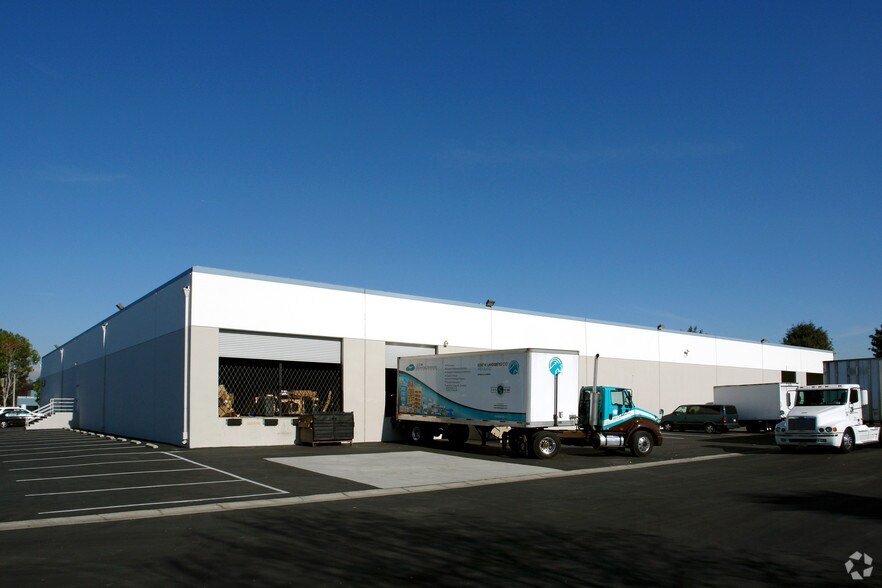 18052-18056 Rowland St, City of Industry, CA for lease - Building Photo - Image 2 of 3