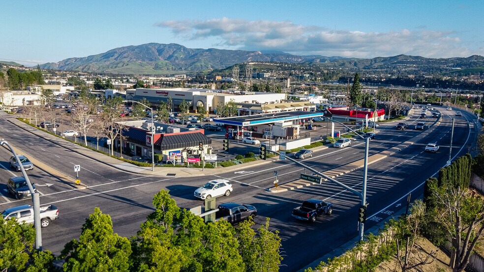 21500 Yorba Linda Blvd, Yorba Linda, CA à louer - Photo du bâtiment - Image 2 de 10