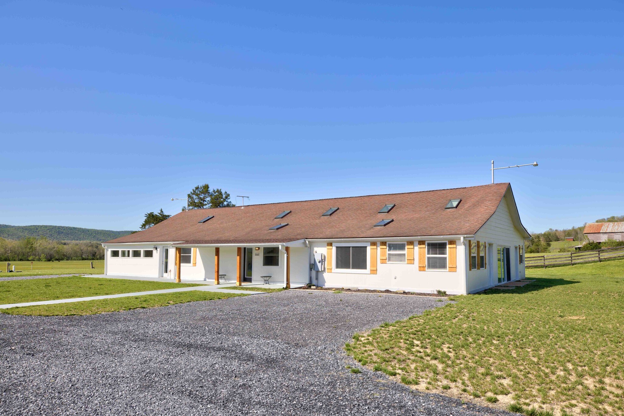 1565 Seven Fountains Rd, Fort Valley, VA à vendre Photo principale- Image 1 de 53