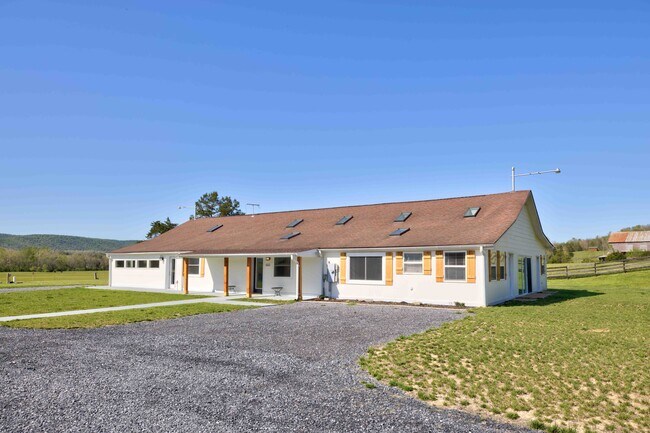 Plus de détails pour 1565 Seven Fountains Rd, Fort Valley, VA - Spécialité à vendre